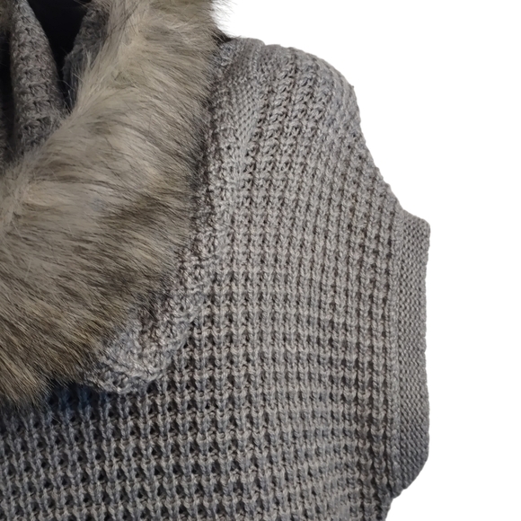 Jennifer Lopez Sweater Gray Chunky Sleeveless Removable Faux Fur Collar… - Picture 5 of 11